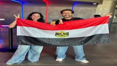 أحمد حلمي ومنى زكي يشاركان فرحة تأهل المنتخب المصري إلى دور الـ 16 في كأس العالم