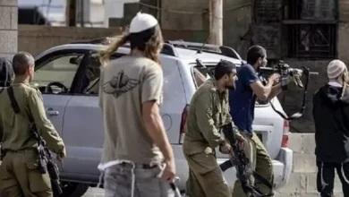 إصابة 6 فلسطينيين جراء هجوم مستوطنين في جنوب الخليل