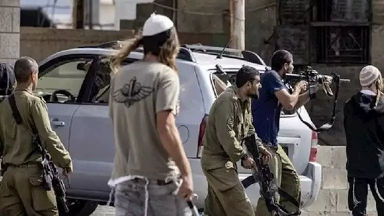 إصابة 6 فلسطينيين جراء هجوم مستوطنين في جنوب الخليل