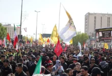 العراق يصدر طابعاً بريدياً لتكريم ذكرى تشييع السيد الخامنئي
