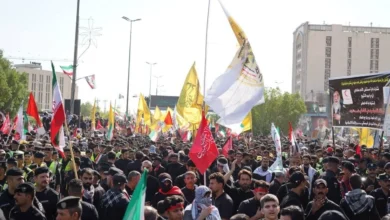 العراق يصدر طابعاً بريدياً لتكريم ذكرى تشييع السيد الخامنئي