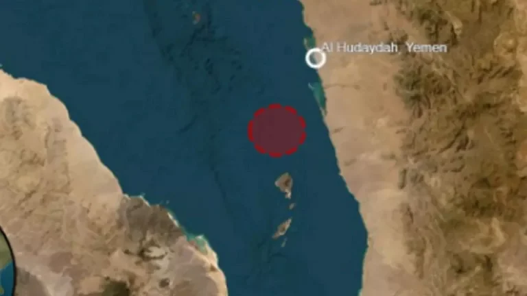 بلاغ عن هجوم مجهول على سفينة قبالة الحديدة في اليمن