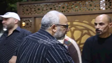 بيومي فؤاد يشارك في عزاء المنتج الراحل ياسر صبحي بالصور