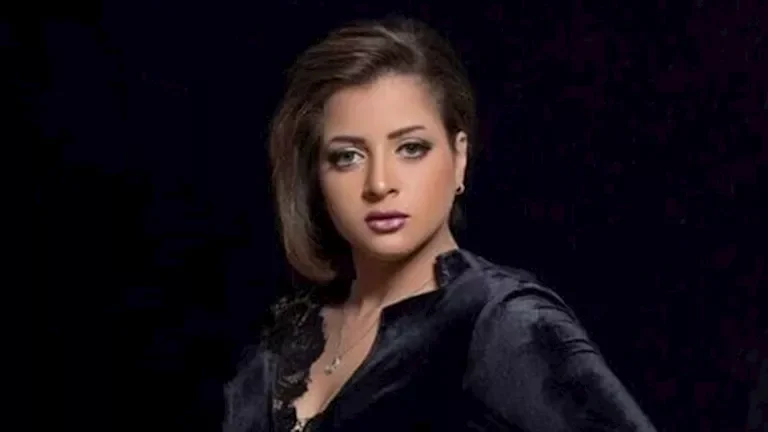 تحذير منى فاروق: صفحات مزورة تنتحل شخصيتي للنصب على الجمهور - فيديو