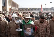 حشود كبيرة تشيع خامنئي في شوارع طهران