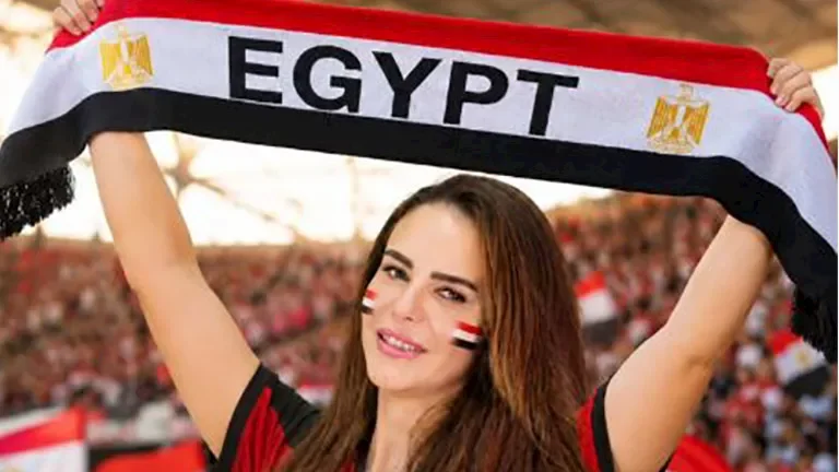 دنيا عبد العزيز تؤازر منتخب مصر قبيل مواجهة الأرجنتين بأسلوب مميز