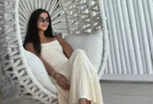 ريم سامي تتألق بإطلالات متنوعة أمام البحر واليخوت