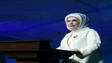 زوجة أردوغان ترفض تقبيل يدها من قبل ماكرون