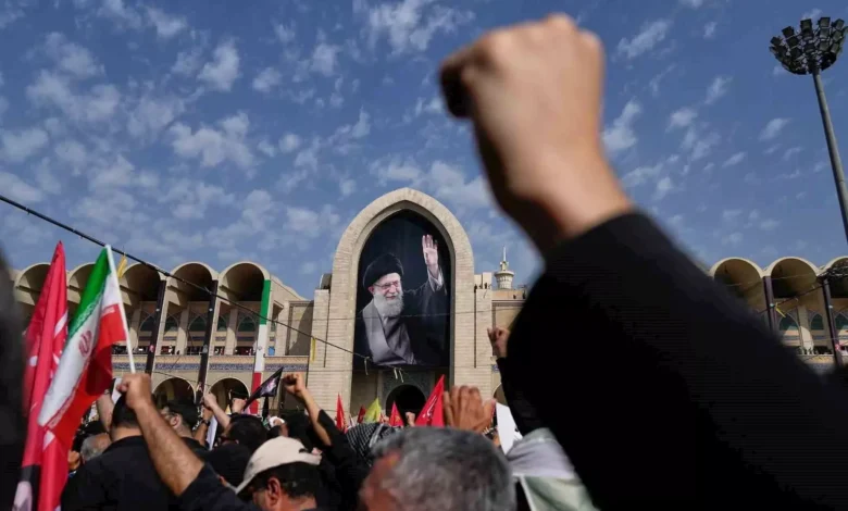 صراع على السلطة وانقسام داخل النظام الإيراني بعد جنازة خامنئي