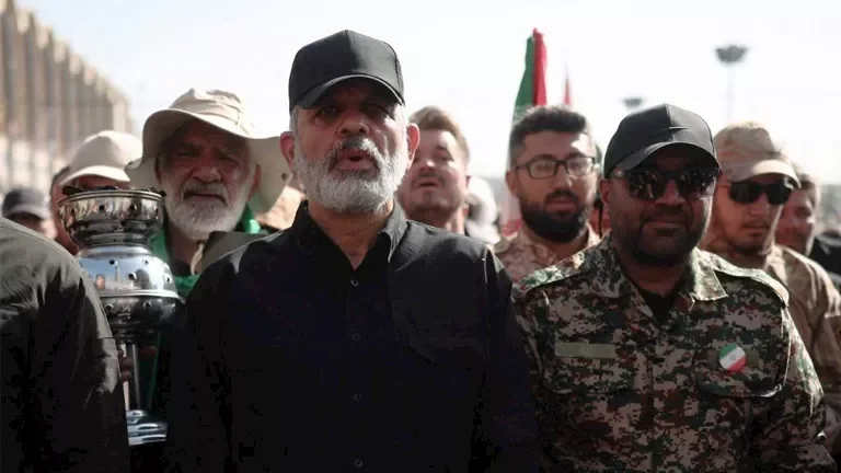 صلاة الجنازة على خامنئي بحضور الرئيس الإيراني وكبار المسؤولين 1 صلاة الجنازة على خامنئي بحضور الرئيس الإيراني وكبار المسؤولين