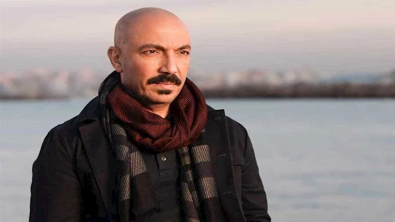 "طارق لطفي يسخر من خروج الكبار من مونديال 2026 بتعليق فكاهي"