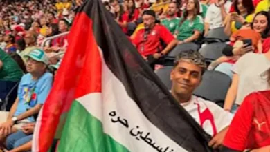 عفروتو يعبّر عن دعمه لفلسطين من مدرجات مباراة مصر وأستراليا