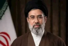 غياب مجتبى وحضور إخوته: معلومات عن أبناء خامنئي الثلاثة