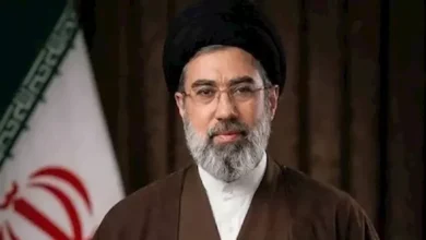 غياب مجتبى وحضور إخوته: معلومات عن أبناء خامنئي الثلاثة
