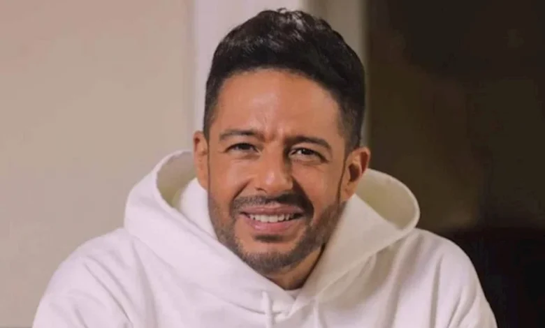 محمد حماقي يسترجع ذكريات والده: "علمني الثقة وكان أحن إنسان" (فيديو)