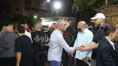 محمد محمود وسيد رجب يشاركان في عزاء المنتج ياسر صبحي