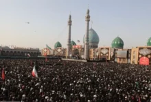 مدينة النجف تستعد لاستقبال جثمان خامنئي وسط حشود مليونية من المشيعين