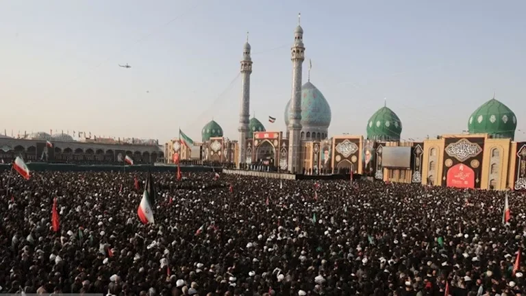 مدينة النجف تستعد لاستقبال جثمان خامنئي وسط حشود مليونية من المشيعين