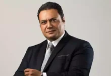 مراد مكرم يدعو إلى توفير البيئة المناسبة للمرأة المصرية بدلاً من السخرية منها