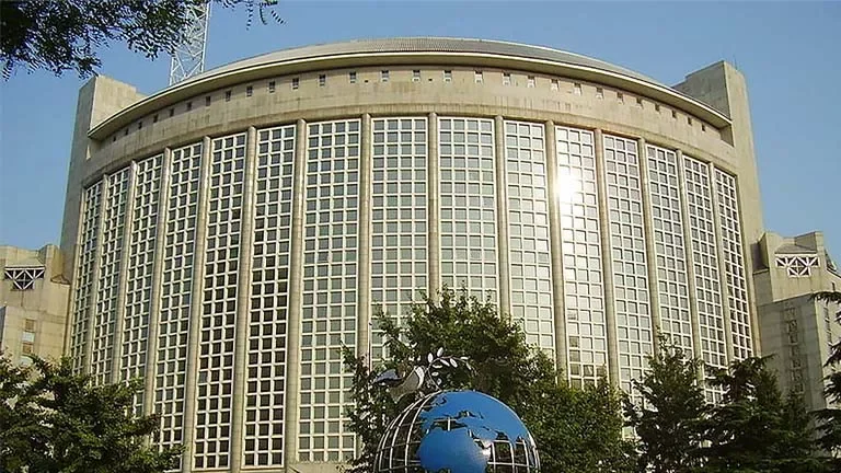 مسؤول رفيع من الصين يشارك في جنازة خامنئي في طهران 1 مسؤول رفيع من الصين يشارك في جنازة خامنئي في طهران