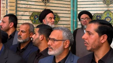 مشاركة نجلي السيستاني في مراسم تشييع جثمان الخامنئي في النجف الأشرف