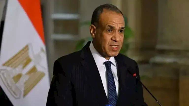 مصر واليونان تبحثان تعزيز التعاون في قضايا الهجرة والعمالة