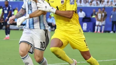 ميسي وفوزينيا: لحظات مميزة بين العناق وارتداء القميص