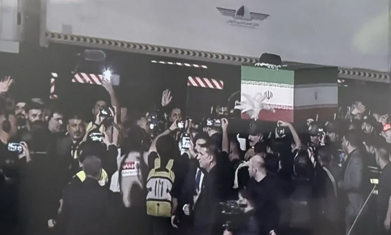 وصول جثمان الخامنئي إلى مطار النجف واستقبال رسمي من رئيس الوزراء