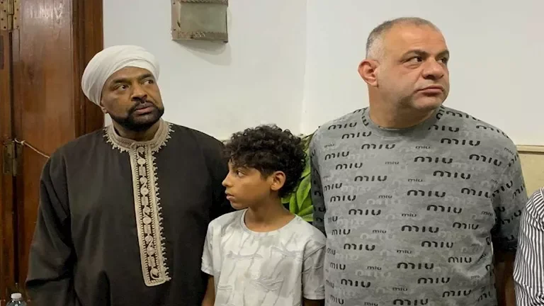 أحمد جوهر يشارك في عزاء والدة المطرب حجازي متقال