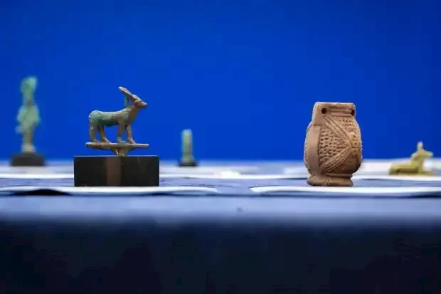 أمريكا تعيد 48 قطعة أثرية مصرية إلى البلاد