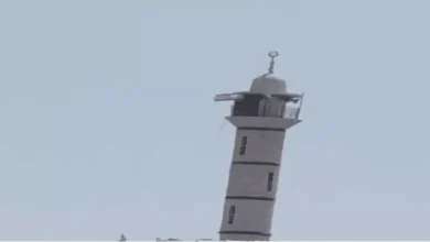 إسرائيل ترفع علمها فوق مئذنة مسجد أبو عبيدة في الضفة الغربية وسط احتجاجات فلسطينية