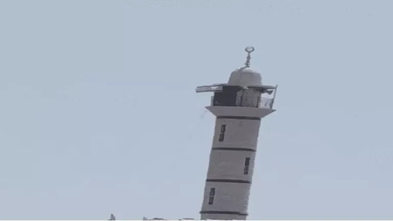 إسرائيل ترفع علمها فوق مئذنة مسجد أبو عبيدة في الضفة الغربية وسط احتجاجات فلسطينية
