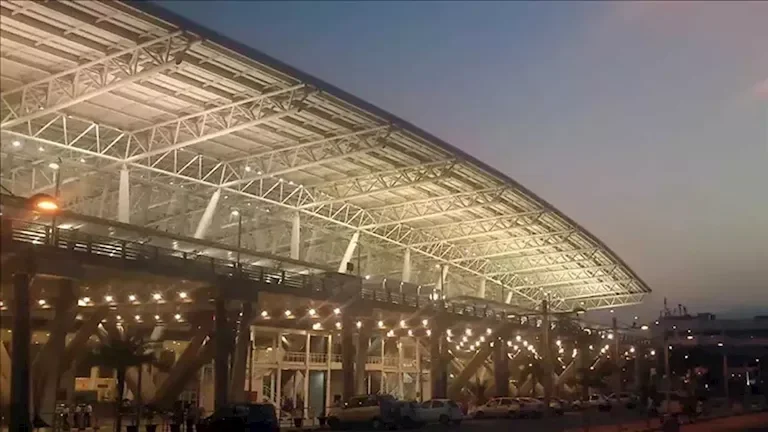 إلغاء 1300 رحلة في مطار شنغهاي نتيجة إعصار دولفين