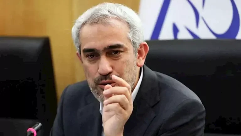 إيران تؤكد عزمها على الرد على العقوبات الأمريكية