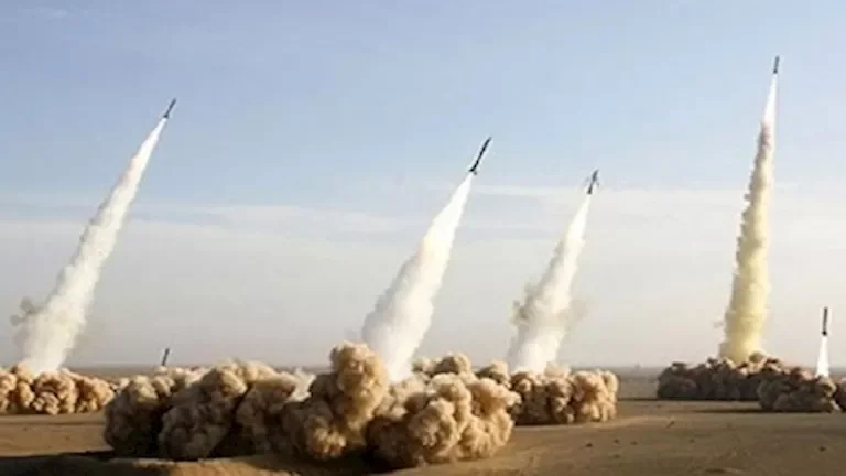 إيران تطلق صواريخ من مناطق متعددة نحو أهداف في المنطقة