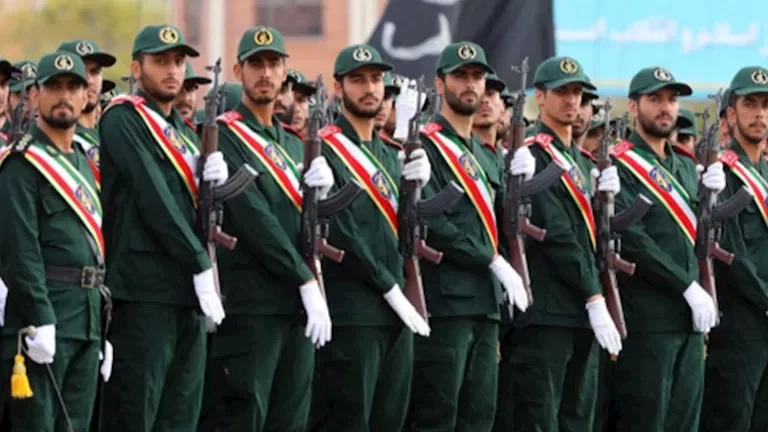 إيران تهدد بالرد على الهجوم الأمريكي في جزيرة لارك