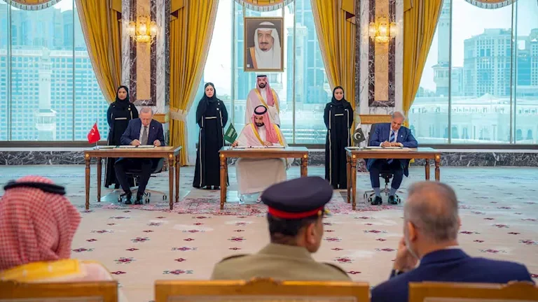 اتفاق مكة: تعزيز الردع الجماعي وتطوير المظلة الدفاعية بين السعودية وتركيا وباكستان