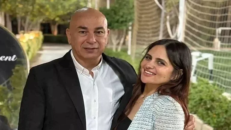 احتفال مسلم بعيد ميلاد المدير الفني لمنتخب مصر حسام حسن