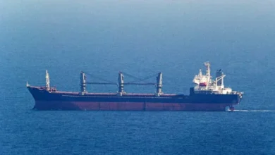 استهداف غرفة محرك سفينة حاولت خرق الحصار البحري على إيران