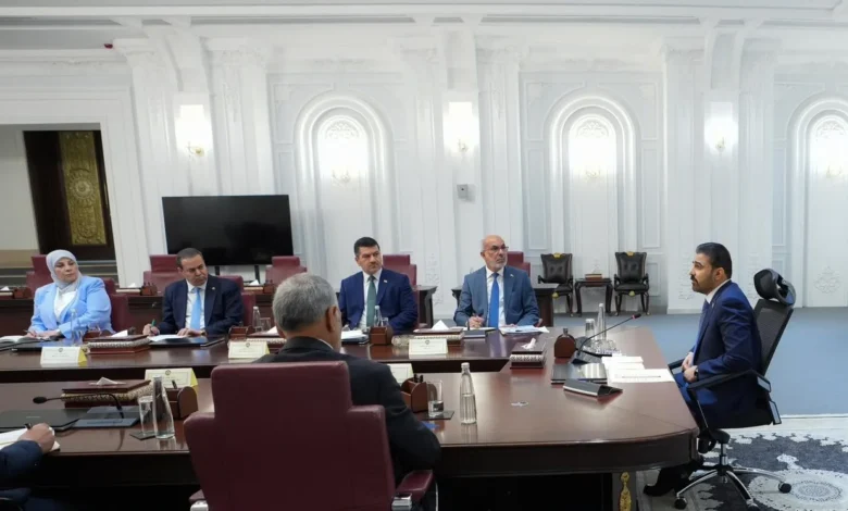الزيدي يطالب شركات النفط بالعمل على مدار الساعة لتحويل أزمة هرمز إلى فرصة للعراق