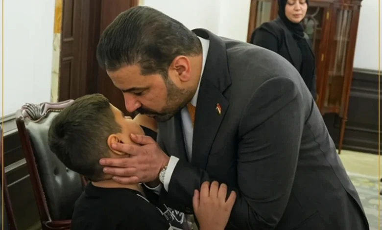 الزيدي يلتقي بأسرتي شهيدي الواجب في الدورة ويوجّه بترقيتهما رتبة أعلى