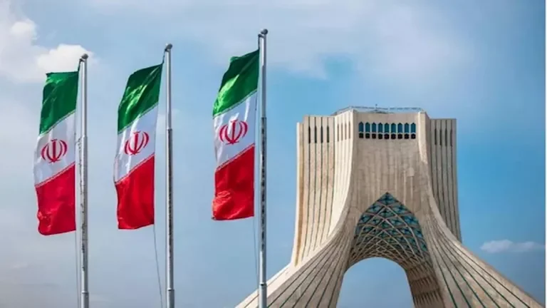 السفير الإيراني يلتقي بأربعة معتقلين إيرانيين في الكويت