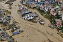 السيول تجرف جسرًا ومنازل في نيبال خلال 30 ثانية