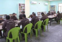 العدل تعلن عن توفير 60 جهاز اتصال لنزلاء سجن النجف للتواصل مع عائلاتهم
