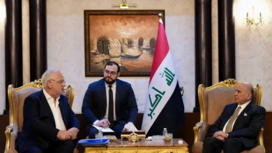 العراق يؤكد لوفد روسي التزامه بسياسة متوازنة لدعم الحوار والحلول السلمية بين دول الجوار