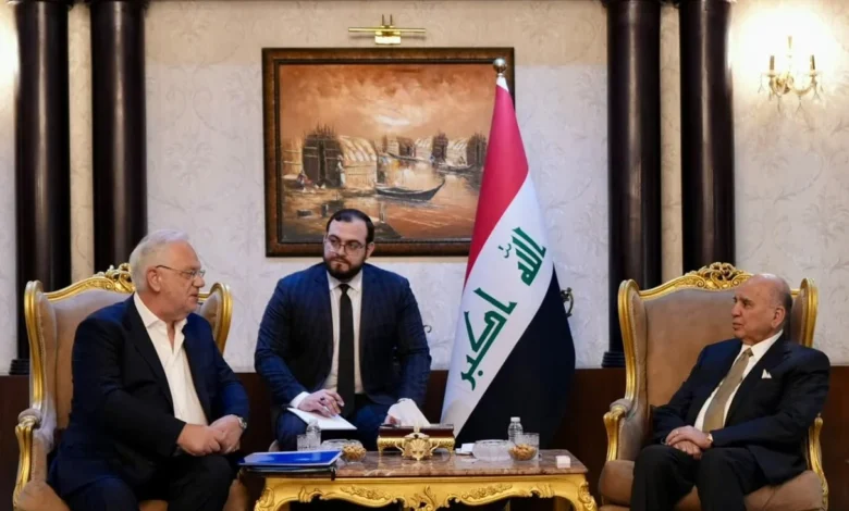 العراق يؤكد لوفد روسي التزامه بسياسة متوازنة لدعم الحوار والحلول السلمية بين دول الجوار