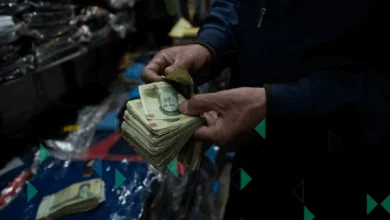 العقوبات على إيران تؤثر على قطاع النفط والعملة والتضخم