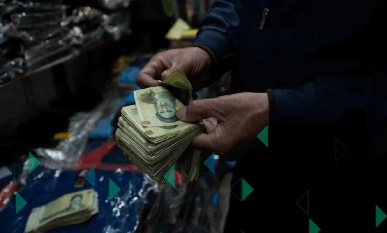 العقوبات على إيران تؤثر على قطاع النفط والعملة والتضخم