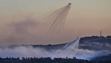 القصف الإسرائيلي يتسبب في حرائق وأضرار زراعية جنوب لبنان باستخدام الفوسفور الأبيض