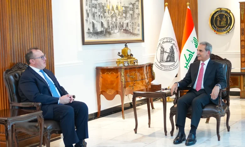 القضاء العراقي والسفارة الأمريكية يناقشان تنظيم عمل الجهات المسلحة بعد 30 أيلول